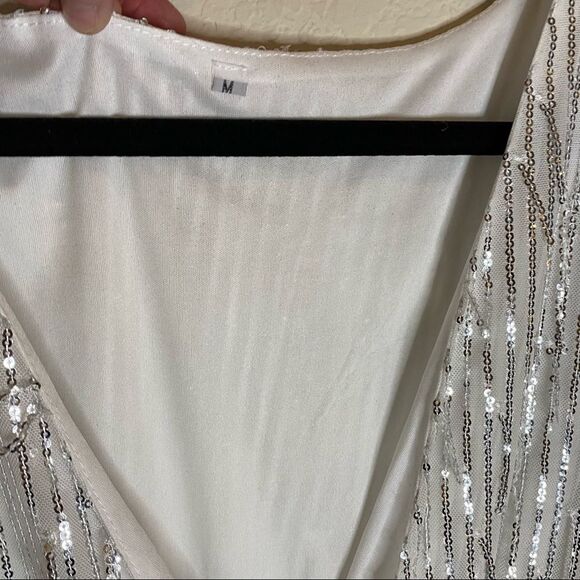 Silver Sequin NWOT V-neck Festive Top Sz M - Picture 6 of 7